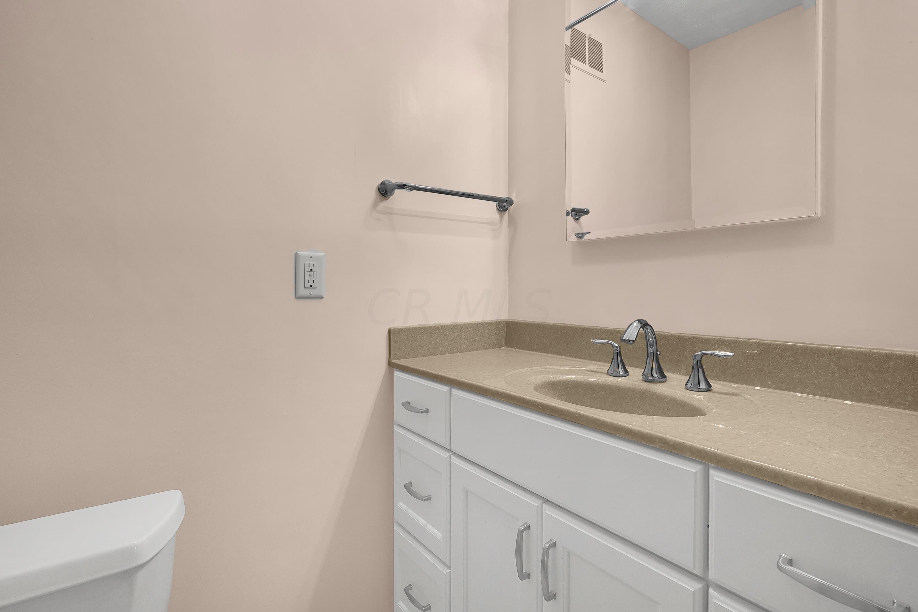 2909 Clime Road Columbus, OH 43223 - Photo 25 of 41 Primary Bedroom bathroom