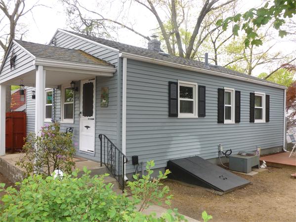 134 Linnell Street Springfield, MA 01104 - Photo 4 of 24