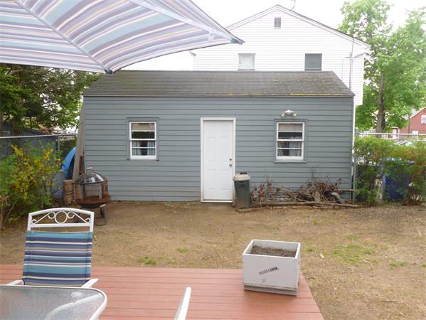 134 Linnell Street Springfield, MA 01104 - Photo 6 of 24