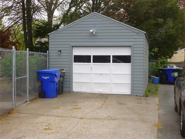 134 Linnell Street Springfield, MA 01104 - Photo 7 of 24