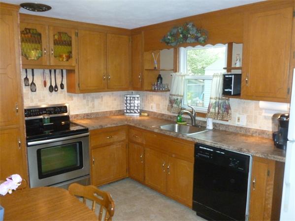 134 Linnell Street Springfield, MA 01104 - Photo 9 of 24