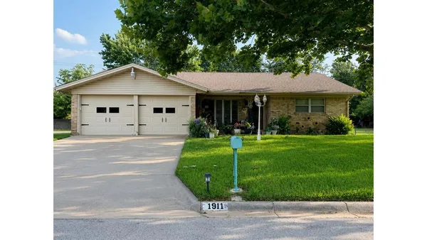 $279,000 | 1911 Cypress Court, Gainesville, TX 76240
