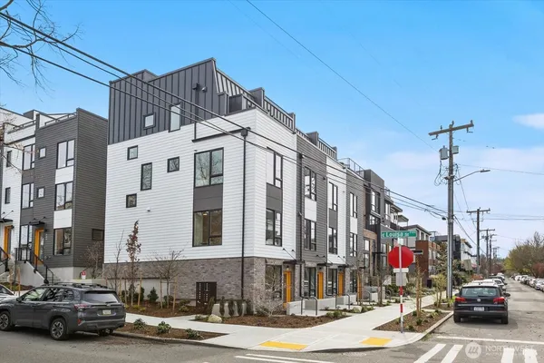 $869,990 | 2372 Franklin Avenue East, Seattle, WA 98102