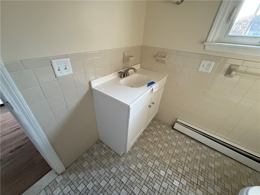 151 Ausdale Road Cranston, RI 02910 - Photo 12 of 36 Gallery Image 12
