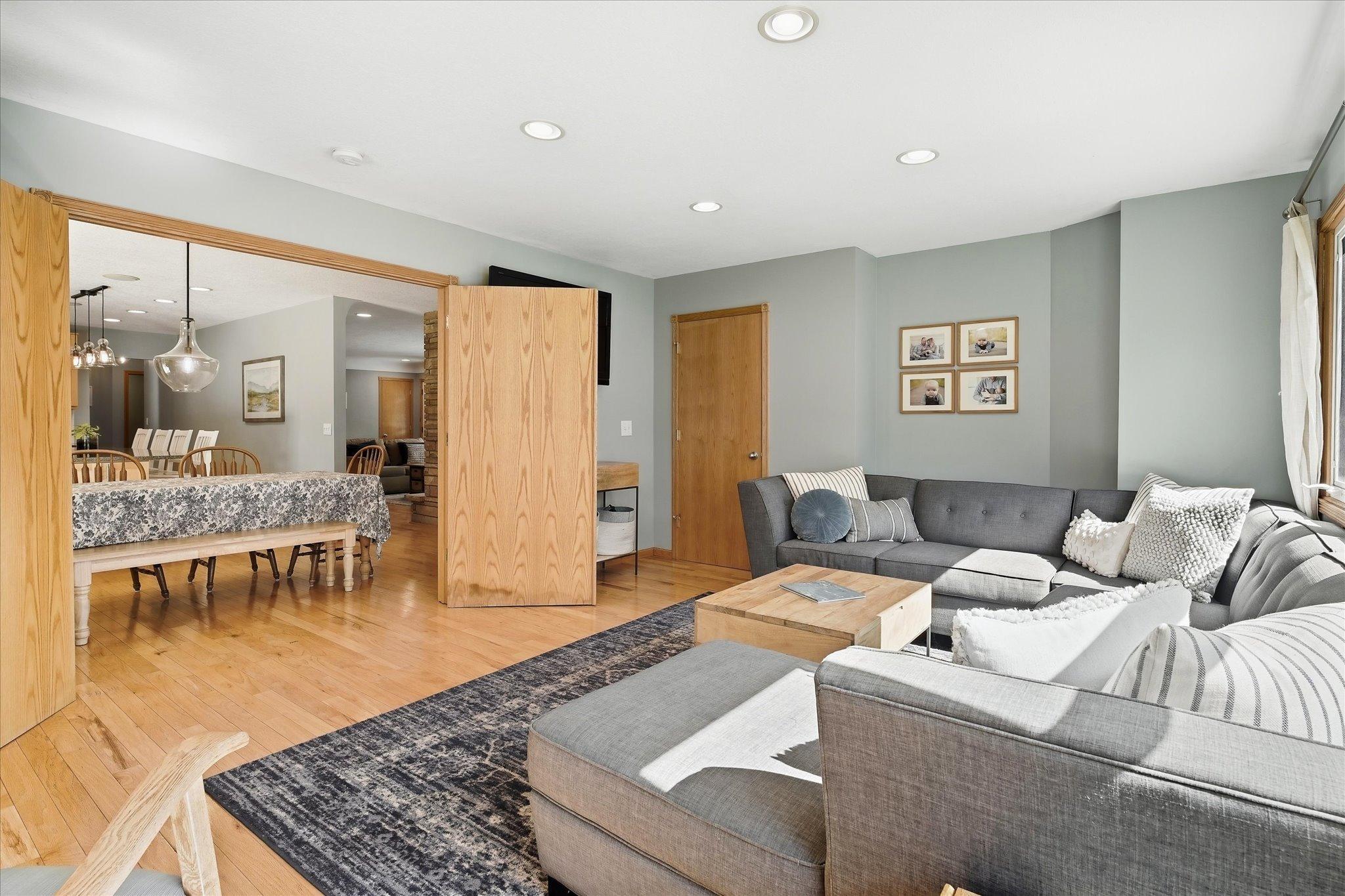2209 Midlothian Road Roseville, MN 55113 - Photo 25 of 50 Gallery Image 25
