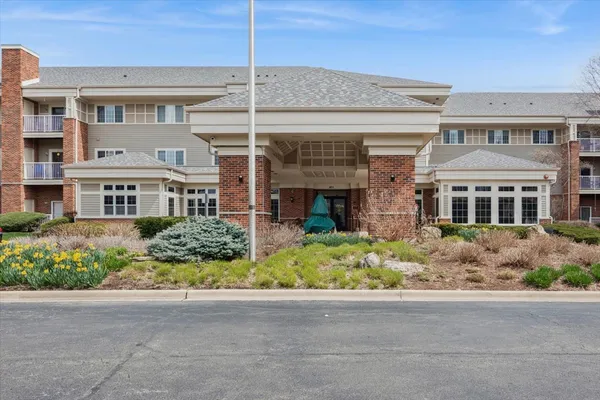 $115,000 | 801 North McLean Boulevard, Unit 140, Elgin, IL 60123