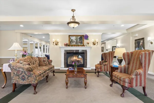 $115,000 | 801 North McLean Boulevard, Unit 140, Elgin, IL 60123