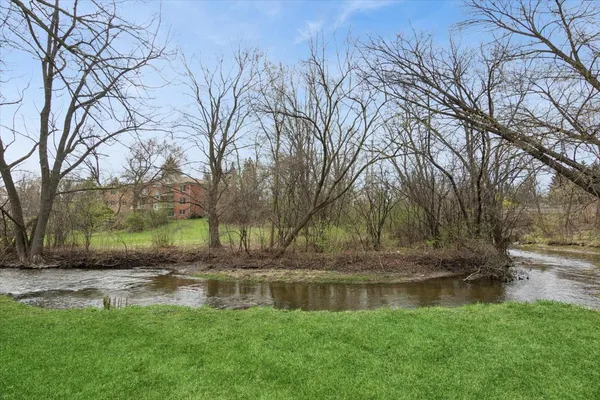 $115,000 | 801 North McLean Boulevard, Unit 140, Elgin, IL 60123