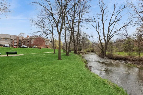 $115,000 | 801 North McLean Boulevard, Unit 140, Elgin, IL 60123