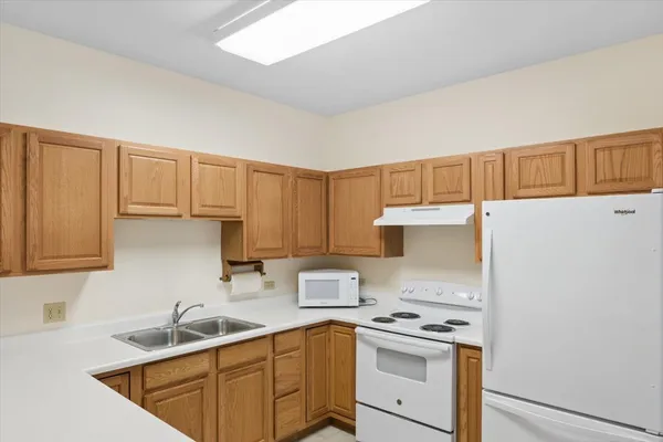 $115,000 | 801 North McLean Boulevard, Unit 140, Elgin, IL 60123