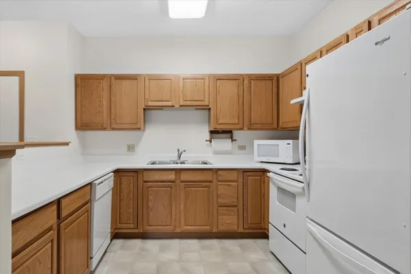 $115,000 | 801 North McLean Boulevard, Unit 140, Elgin, IL 60123