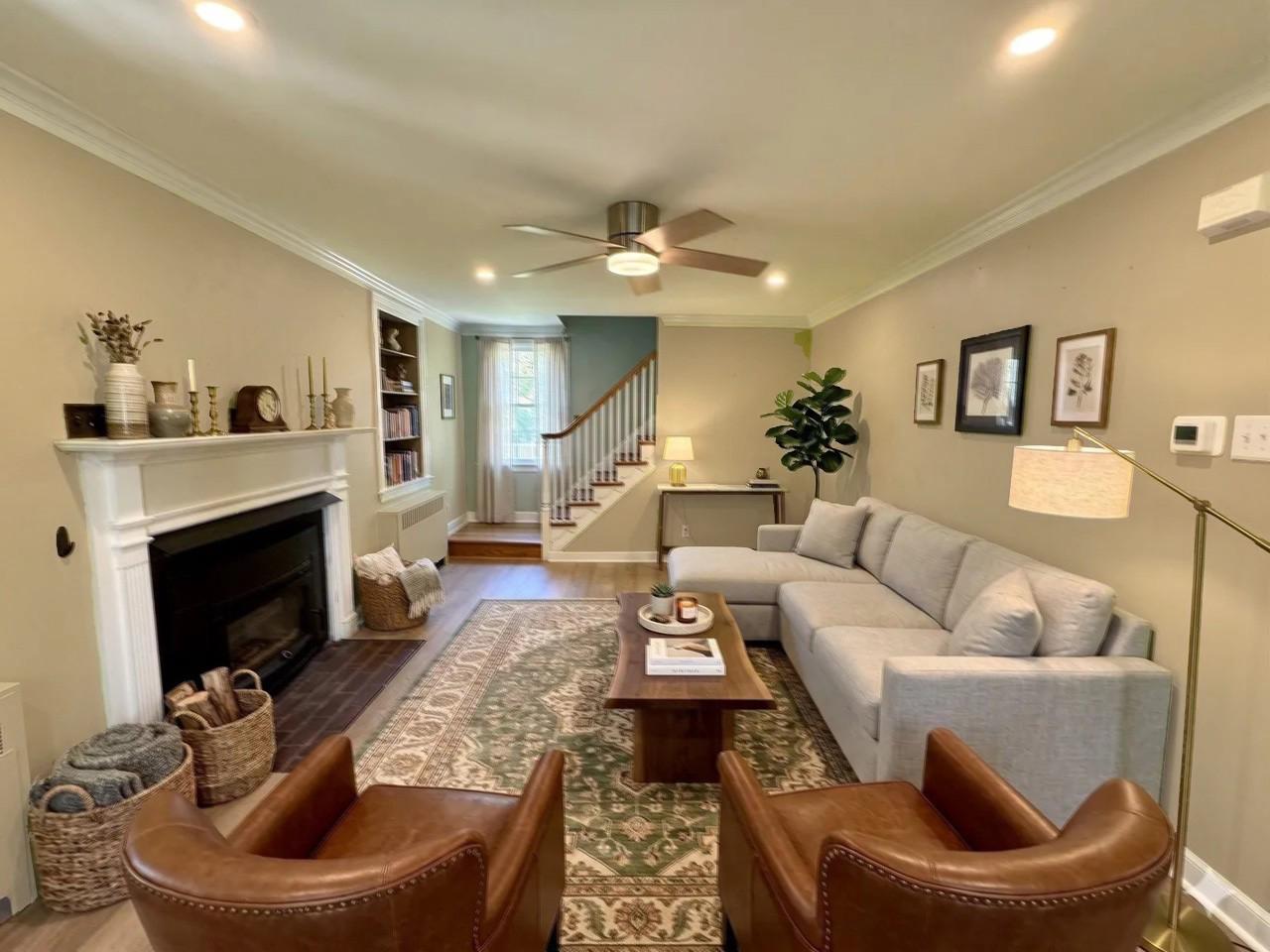 418 East Country Club Lane Wallingford, PA 19086 - Photo 11 of 59 Living room (virtually staged)
