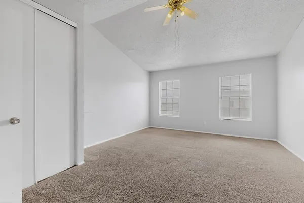 $975 | 9467 Olde Towne Row, Dallas, TX 75227