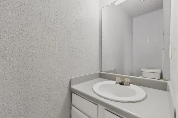 $975 | 9467 Olde Towne Row, Dallas, TX 75227