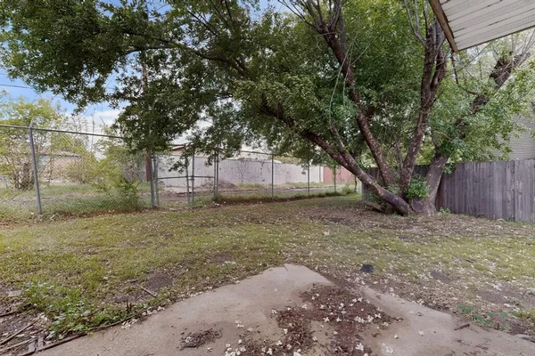 $975 | 9467 Olde Towne Row, Dallas, TX 75227