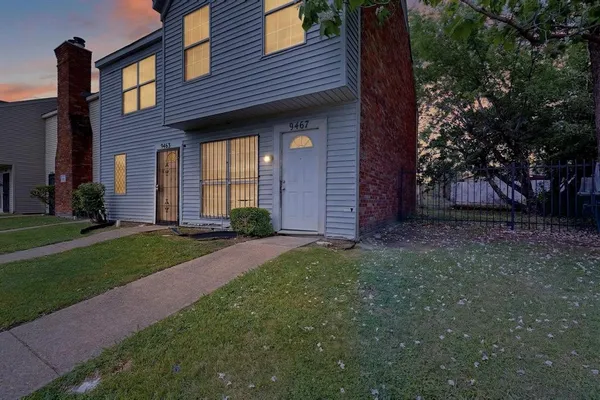 $975 | 9467 Olde Towne Row, Dallas, TX 75227