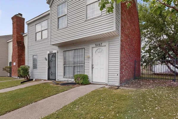 $975 | 9467 Olde Towne Row, Dallas, TX 75227