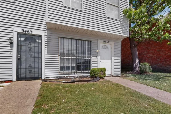 $975 | 9467 Olde Towne Row, Dallas, TX 75227