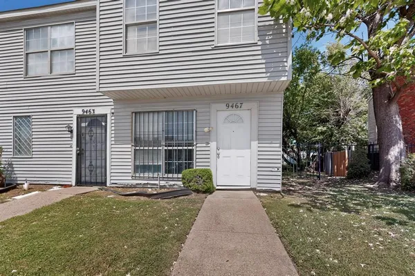 $975 | 9467 Olde Towne Row, Dallas, TX 75227