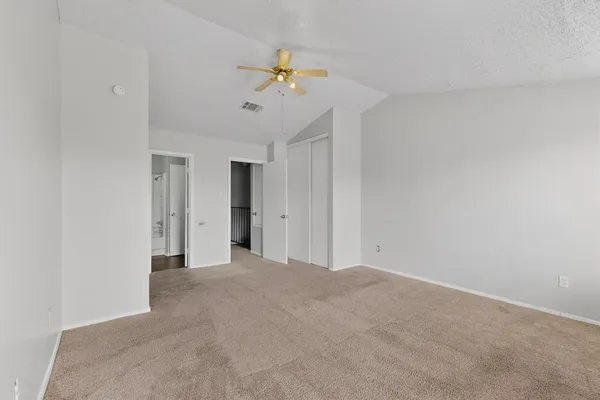 $975 | 9467 Olde Towne Row, Dallas, TX 75227