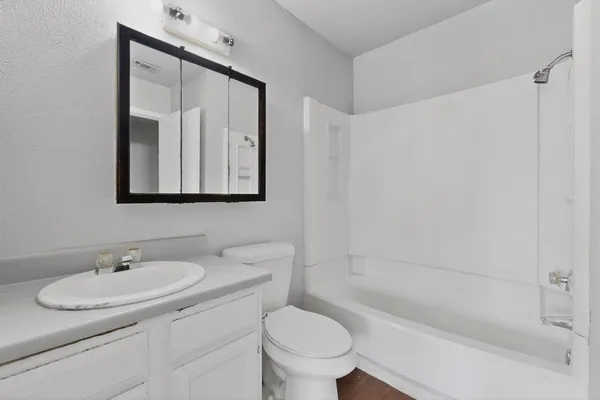 $975 | 9467 Olde Towne Row, Dallas, TX 75227