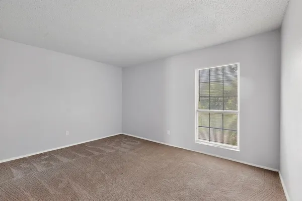 $975 | 9467 Olde Towne Row, Dallas, TX 75227