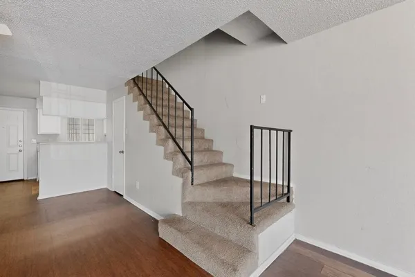$975 | 9467 Olde Towne Row, Dallas, TX 75227