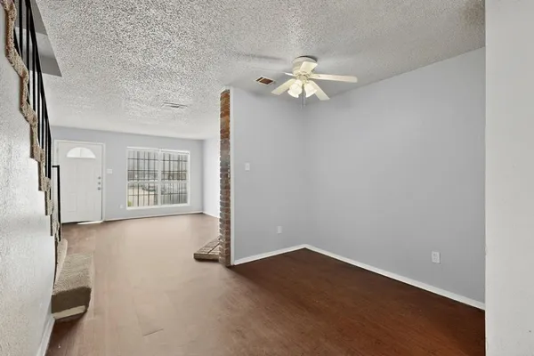 $975 | 9467 Olde Towne Row, Dallas, TX 75227