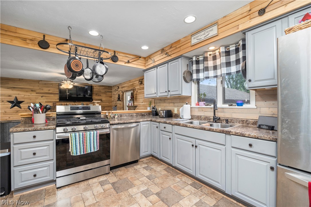 37581 Capel Road Grafton, OH 44044 - Photo 8 of 49