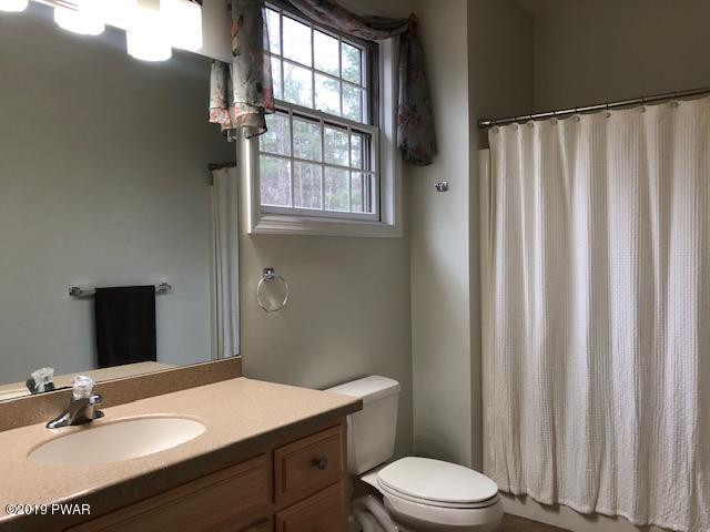 122 Marquise Road Tafton, PA 18464 - Photo 21 of 41 Bathroom off Bedroom