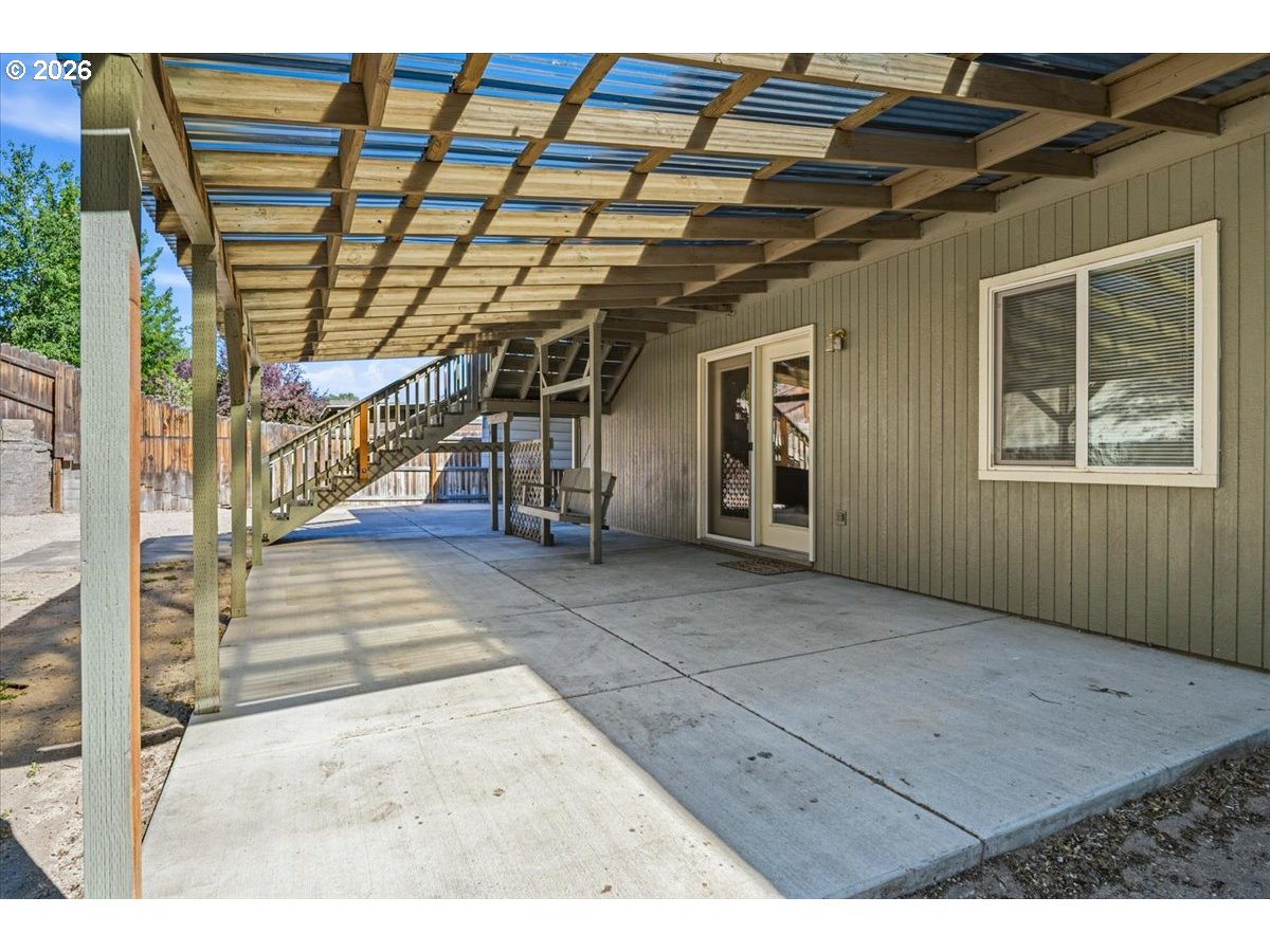 2439 Southwest 33rd Street Redmond, OR 97756 - Photo 36 of 40
