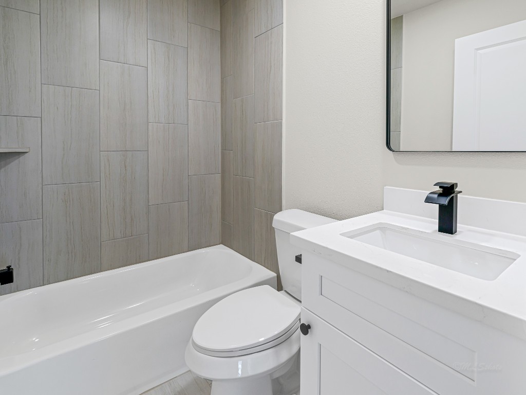 1006 4th Street Hempstead, TX 77445 - Photo 20 of 29 a bathroom with a sink a toilet and a bathtub