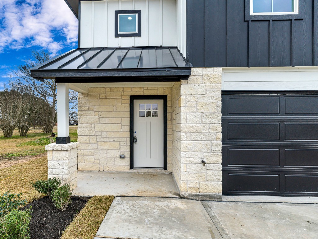 1006 4th Street Hempstead, TX 77445 - Photo 4 of 29 a front view of a house with a garage
