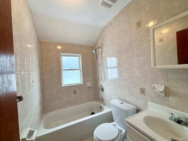 $3,200 | 232-04 147th Avenue, Unit 2 | Brookville