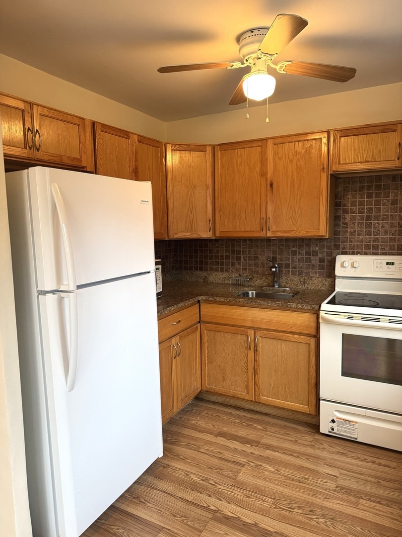 708 West Bittersweet Place, Unit 212 Chicago, IL 60613 - Photo 9 of 14