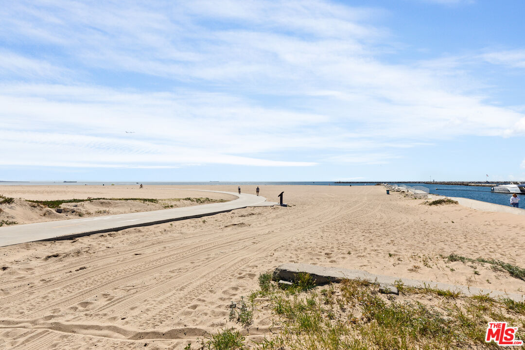 6209 Pacific Avenue, Unit 201 Playa del Rey, CA 90293 - Photo 44 of 48