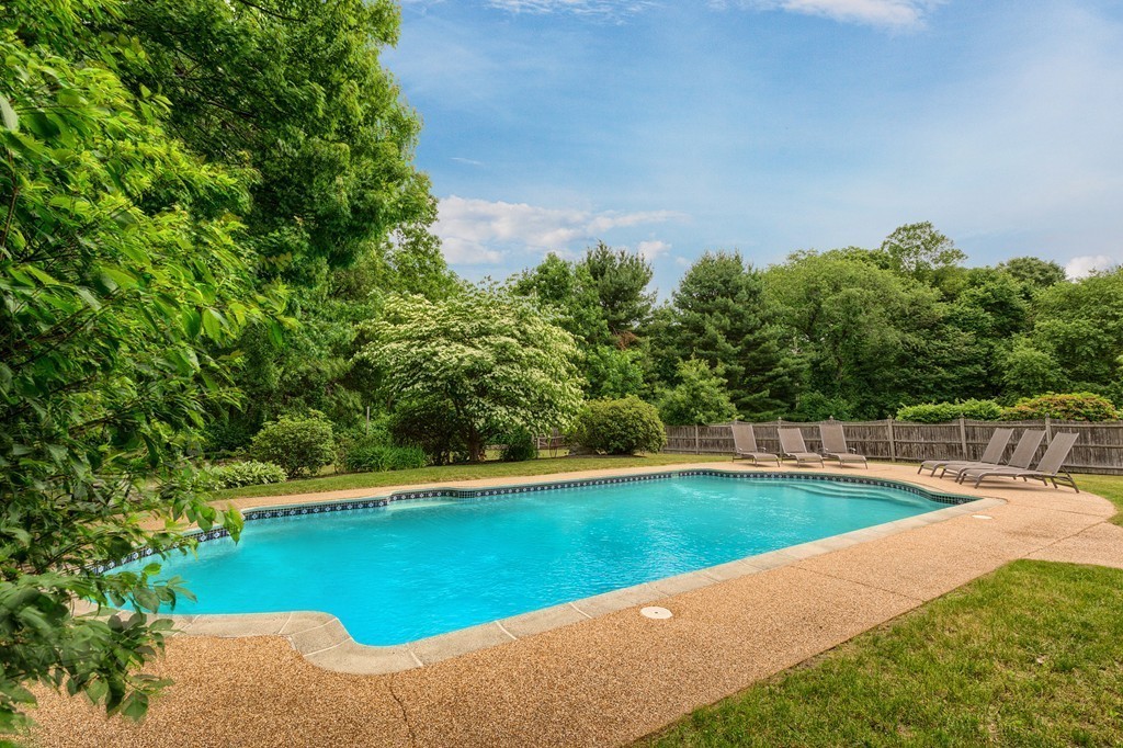 8 Fox Run Road Danvers, MA 01923 - Photo 3 of 23 Gallery Image 3
