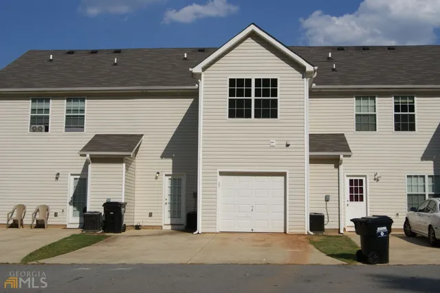 $1,750 | 848 Commerce Boulevard, Riverdale, GA 30296