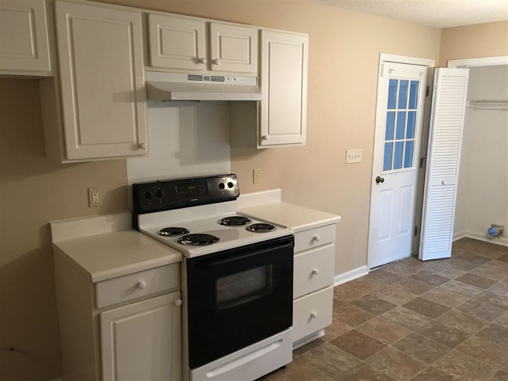 204 Old Colony Road Anderson, SC 29621 - Photo 5 of 20