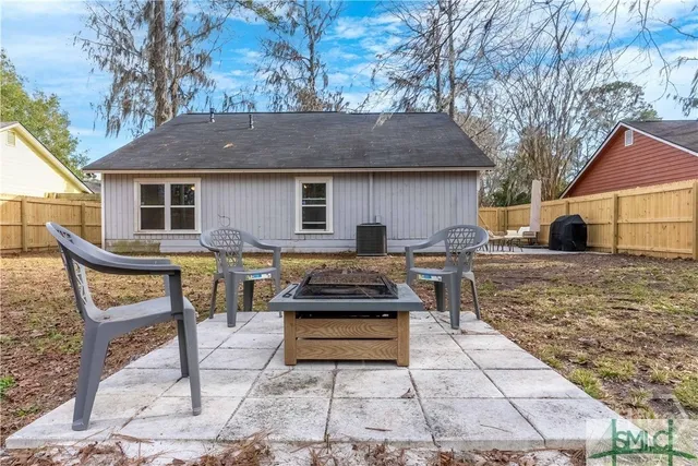 $2,300 | 106 West White Hawthorne Drive, Savannah, GA 31419