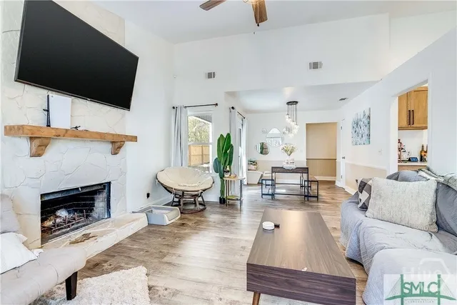 $2,300 | 106 West White Hawthorne Drive, Savannah, GA 31419