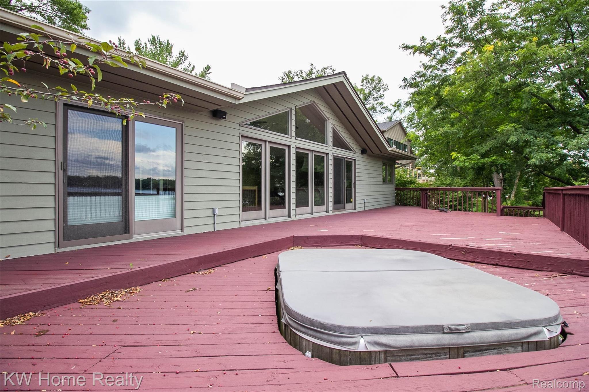 3930 Covert Road Waterford, MI 48328 - Photo 47 of 49 48.jpg