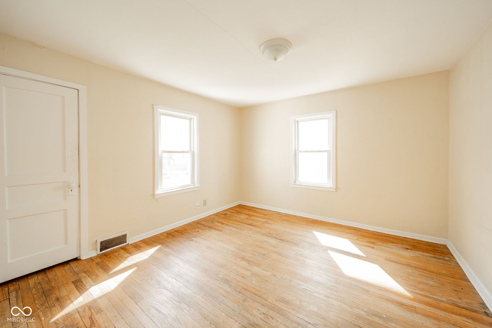 239 West 38th Street Anderson, IN 46013 - Photo 13 of 31