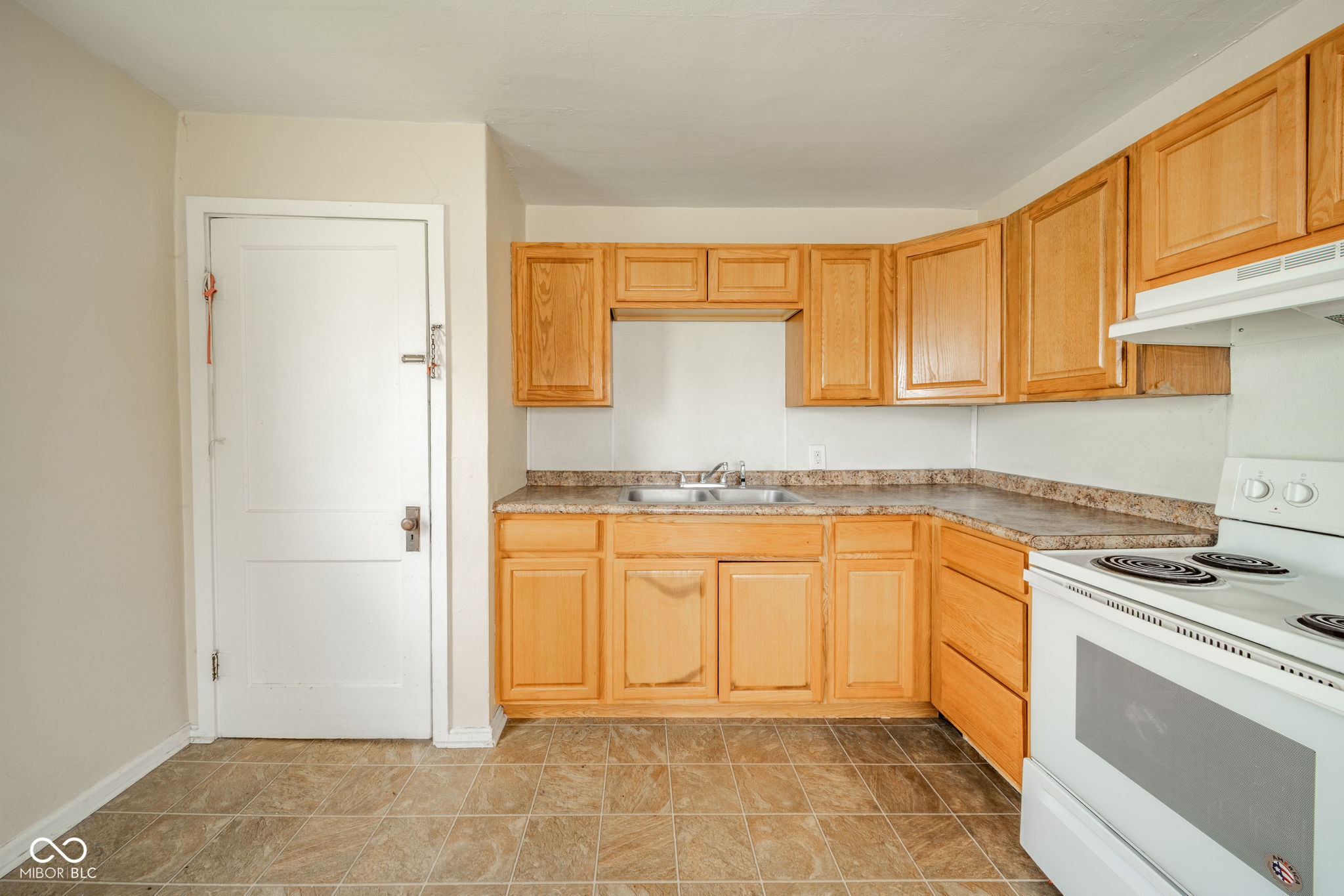 239 West 38th Street Anderson, IN 46013 - Photo 10 of 31