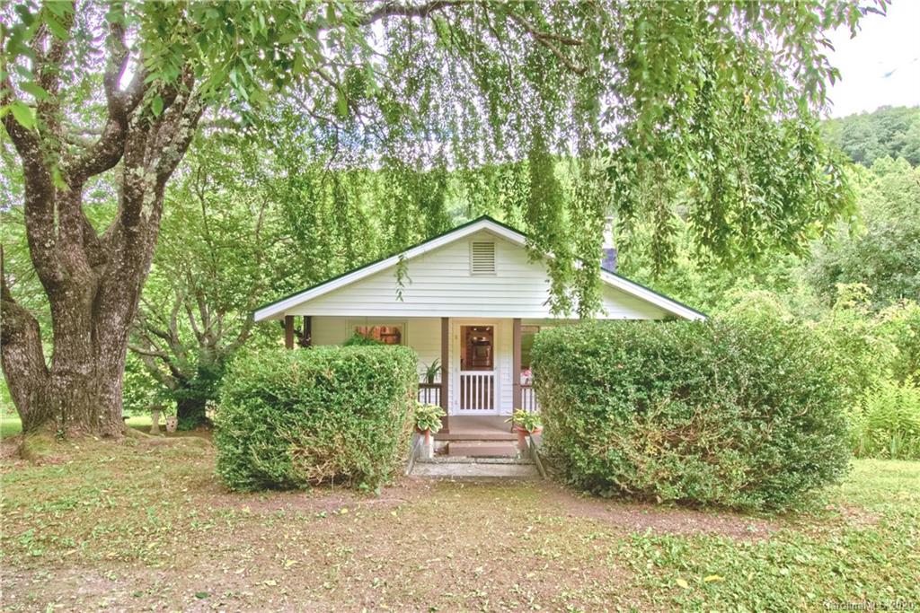2066 Summer Road Hendersonville, NC 28792 - Photo 2 of 38 Gallery Image 2