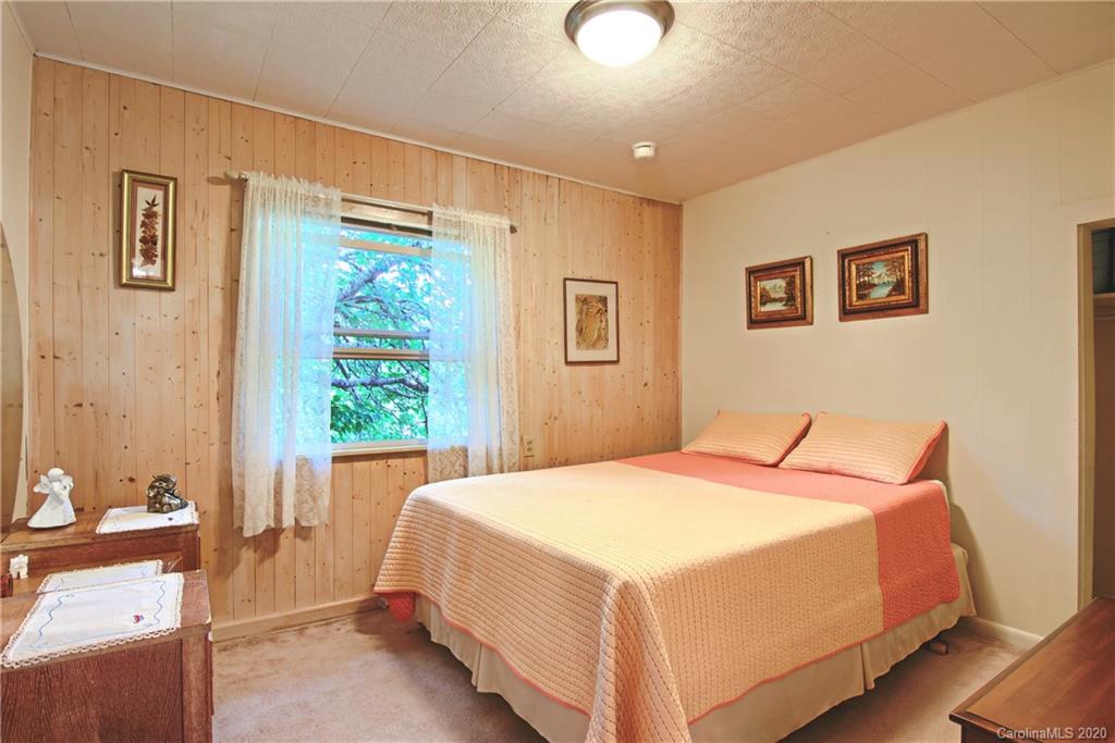 2066 Summer Road Hendersonville, NC 28792 - Photo 19 of 38 Gallery Image 19