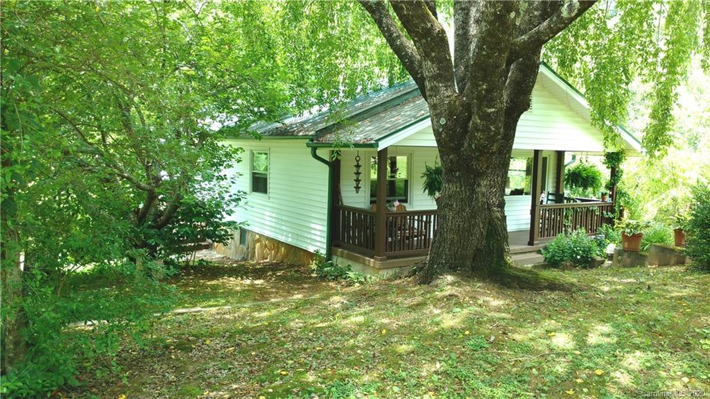 2066 Summer Road Hendersonville, NC 28792 - Photo 3 of 38 Gallery Image 3