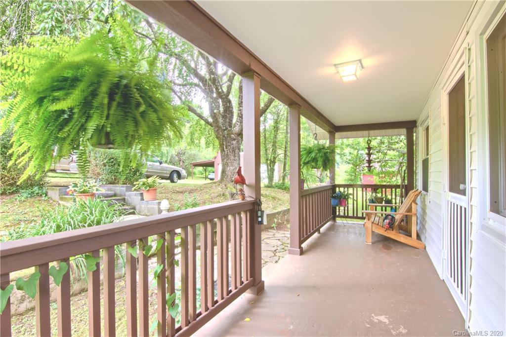 2066 Summer Road Hendersonville, NC 28792 - Photo 7 of 38 Gallery Image 7