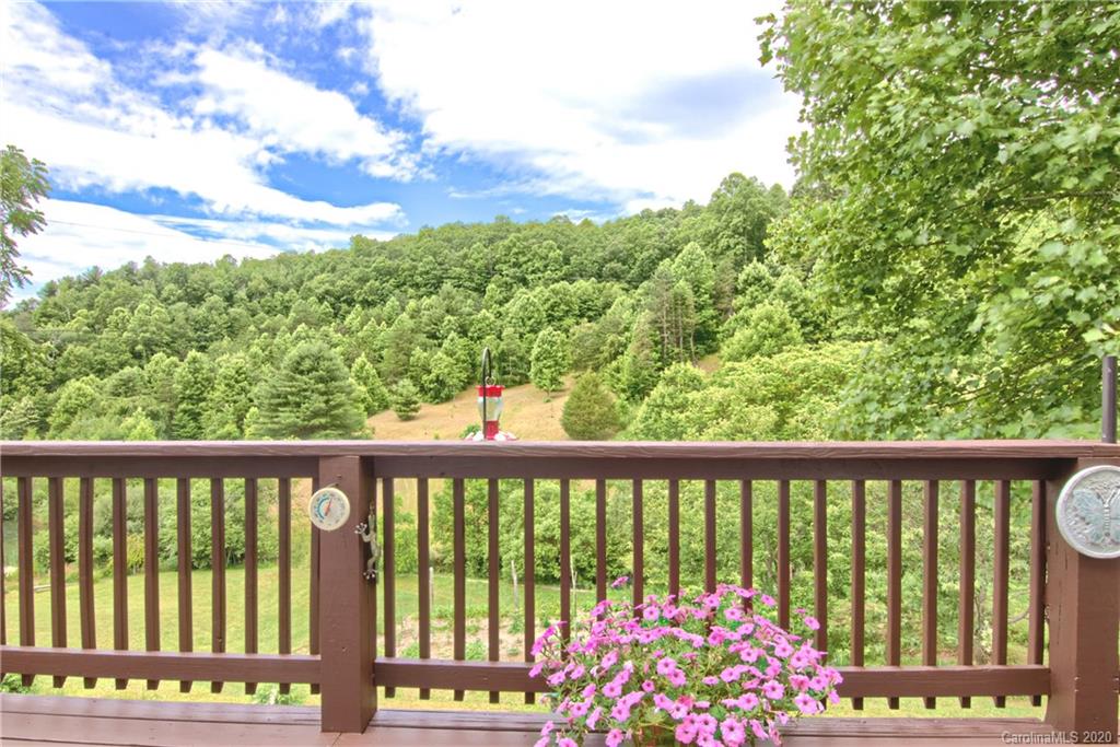 2066 Summer Road Hendersonville, NC 28792 - Photo 9 of 38 Gallery Image 9