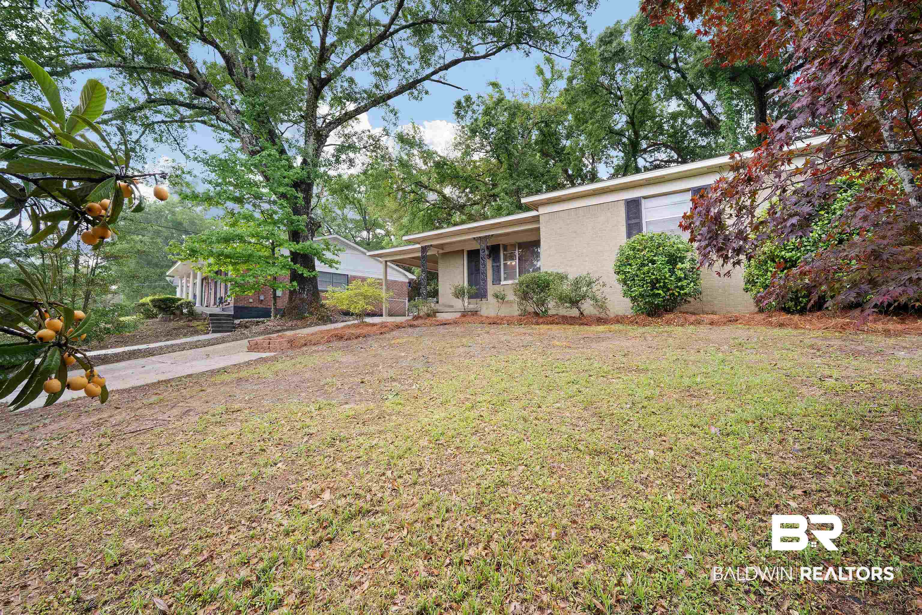 570 Markham Drive Mobile, AL 36609 - Photo 3 of 25 View of yard